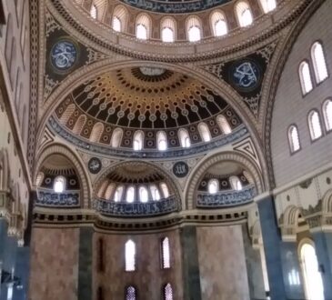 masjid-agung-al-hidayah-berdiri-megah-di-dusun-donowarih-desa-karangan-kecamatan-karangploso-kabupaten-malang-bangunan-masjid--4