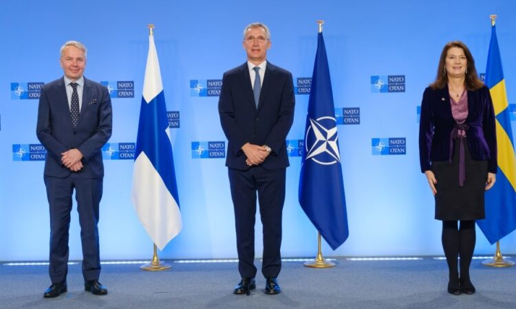Finlandia dan Swedia bergabung dengan NATO